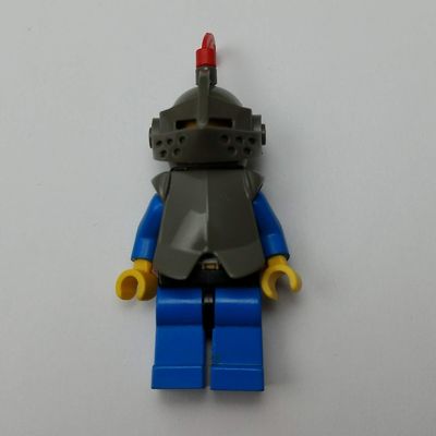 Knight (Breastplate on Red) - Blue Legs, Red Feather